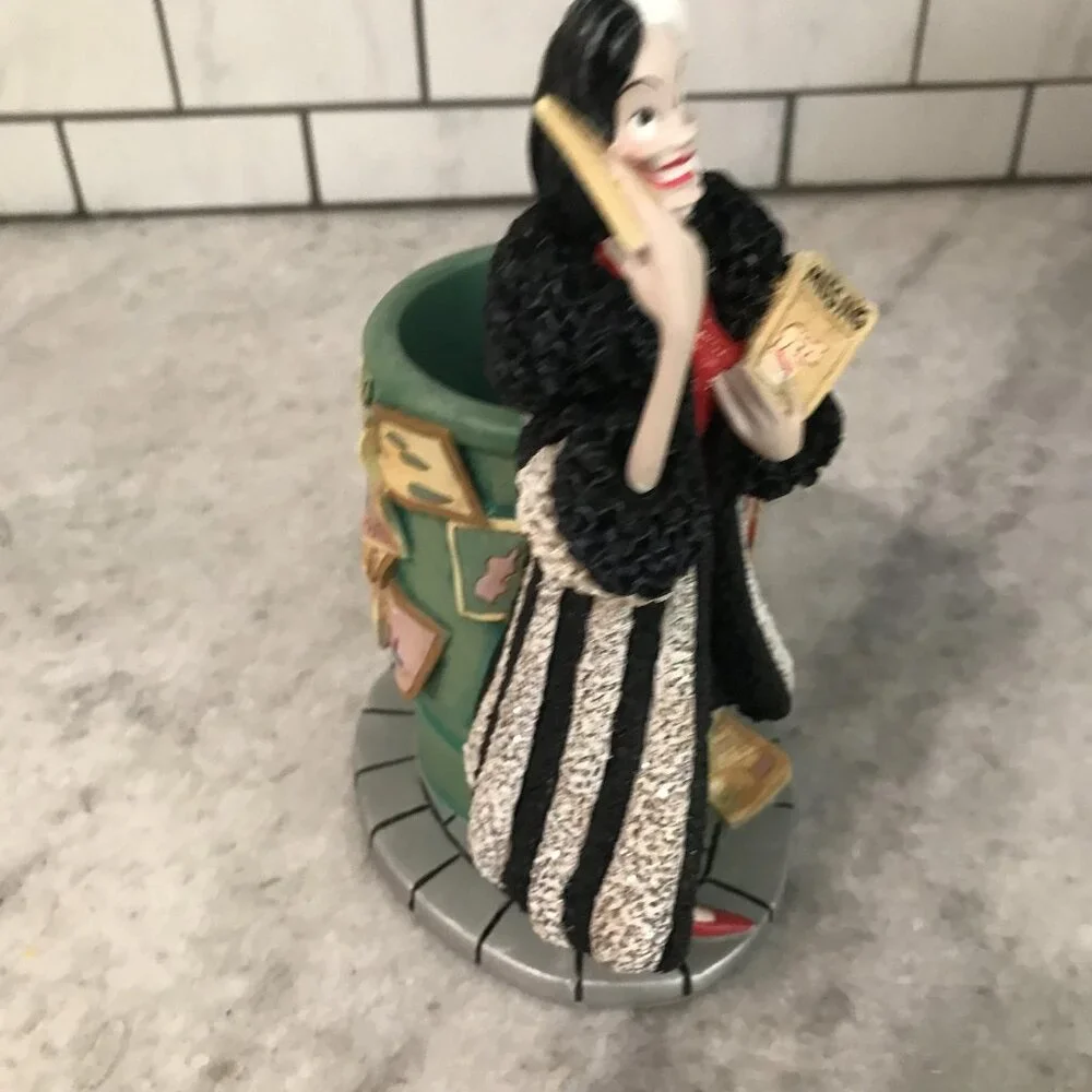 Disney 101 Dalmatians Cruella de Vil Pencil Holder Pen Cup Figurine 21283 Resin